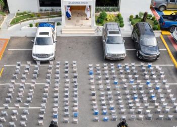 Incautan 1.3 toneladas de droga en costas de SPM tras tiroteo