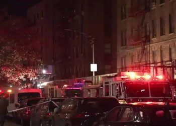 Incendio en edificio del Bronx deja nueve heridos y causa severos daños
