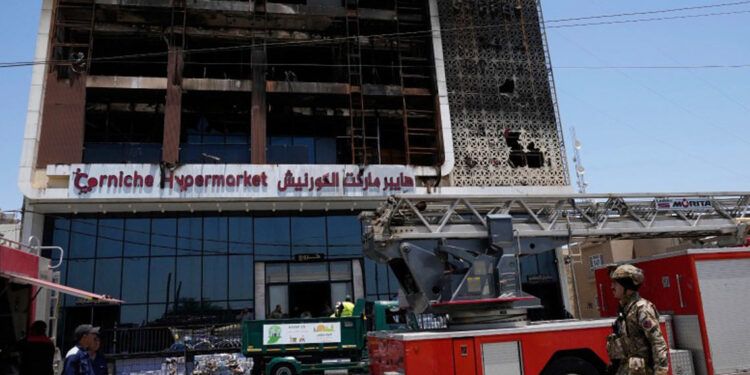 Incendio en hipermercado deja más de 60 muertos en Irak