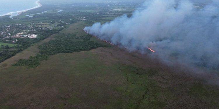 Incendios en lagunas Cabarete y Goleta en Puerto Plata