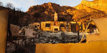 Incendios en Los Ángeles dejan 11 muertos, 13 heridos y miles evacuados