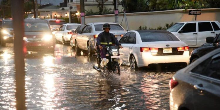 Indomet prevé lluvias fuertes y clima nublado en el Gran Santo Domingo y varias provincias