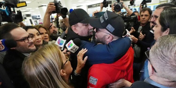 Indultos de Trump: Temen que legitimen la violencia política