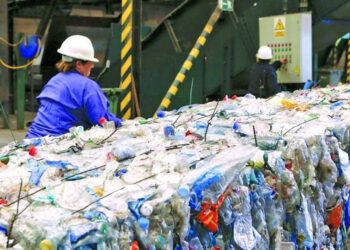 Industrias rechazan prohibición total del plástico y proponen regulación
