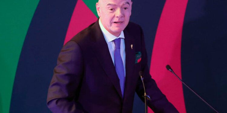 Infantino supervisa avances del Mundial en México