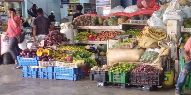 Inflación dispara canasta básica y afecta el poder de compra