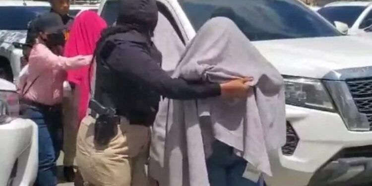 Inician repatriación de colombianas y venezolanas rescatadas en Santiago