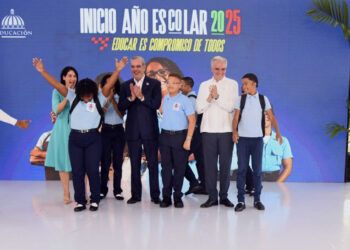 Inicio del año escolar con baja asistencia en Santo Domingo