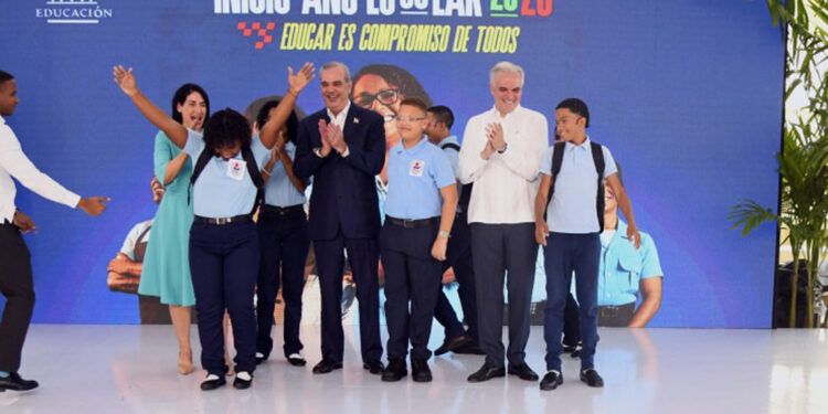 Inicio del año escolar con baja asistencia en Santo Domingo