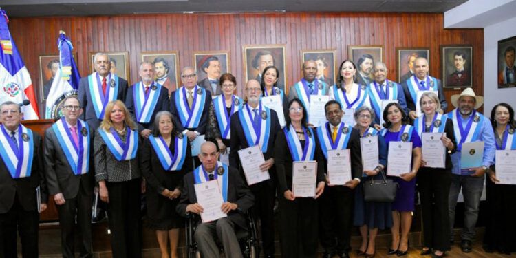 Instituto Duartiano juramenta a 24 nuevos miembros de honor