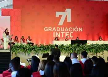 Intec gradúa 763 nuevos profesionales, mayoría son mujeres
