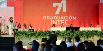 Intec gradúa 763 nuevos profesionales, mayoría son mujeres