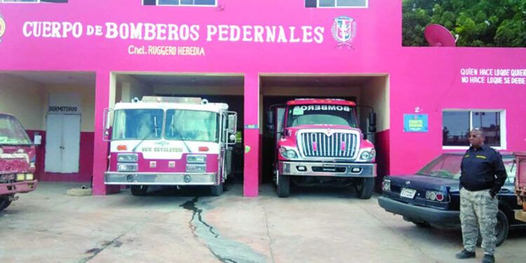 Interior y Policía mejora equipos y fondos para cuerpos de bomberos