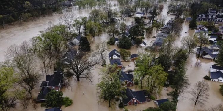 Inundaciones agravan crisis en sur y medio oeste de EE. UU.
