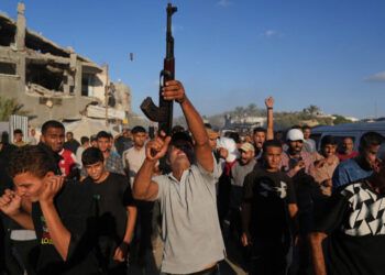 Israel acusa a Hamás de violar tregua y suspende envío de ayuda a Gaza
