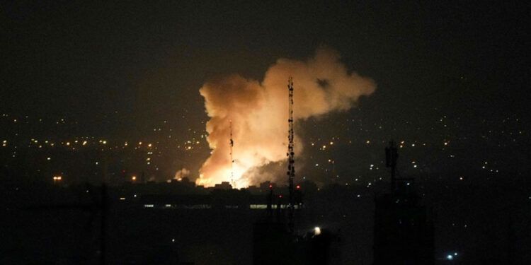 Israel ataca avión iraní de reabastecimiento en aeropuerto de Mashad