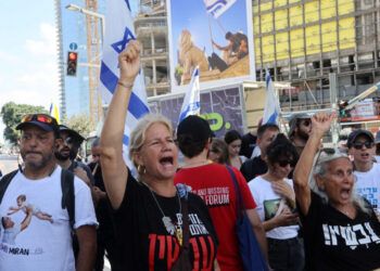 Israelíes protestan para exigir liberación de rehenes en Gaza