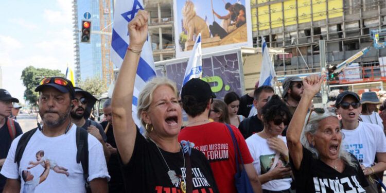 Israelíes protestan para exigir liberación de rehenes en Gaza