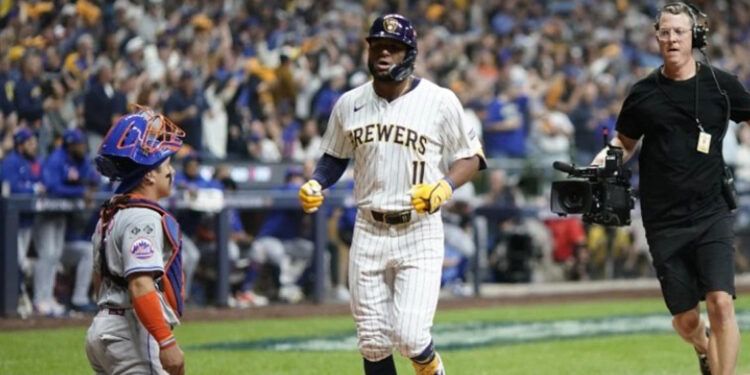 Jackson Chourio brilla en la postemporada con los Cerveceros