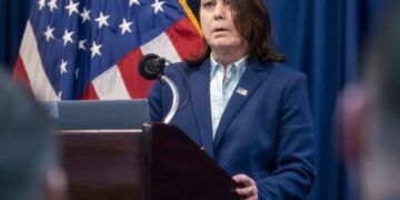 Jefa del Servicio Secreto asume responsabilidad por atentado a Trump sin renunciar