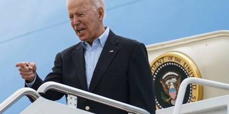 Joe Biden se reúne con su familia para discutir su futuro político