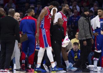 Joel Embiid sufre fractura facial durante derrota de 76ers ante Pacers