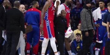 Joel Embiid sufre fractura facial durante derrota de 76ers ante Pacers