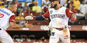 Jonrón de Leury García decide victoria de Gigantes sobre Águilas