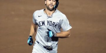 Jonrón de Stanton en la 10ma da triunfo a Yankees sobre Rays 6-4