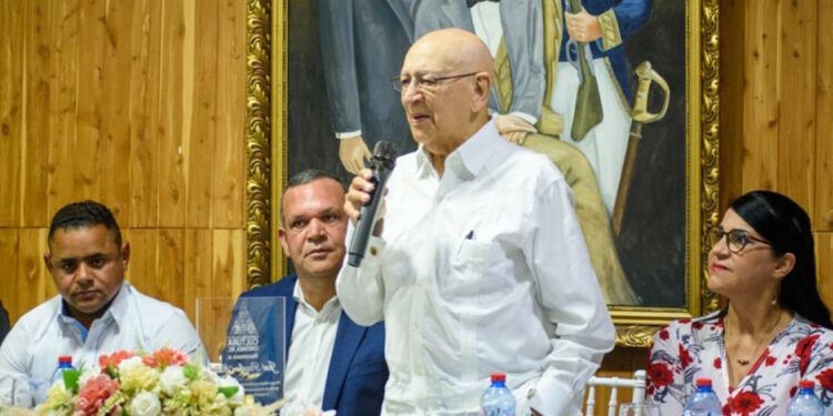 José Peralta Michel es reconocido como hijo adoptivo de Constanza