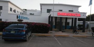 Joven muere al caer en motocicleta tras salir del río en Pedernales