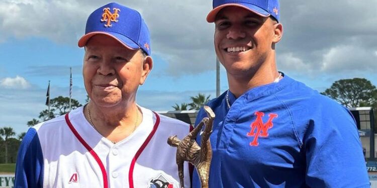 Juan Soto recibe el Premio Juan Marichal en Florida