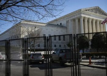 Juez Alito se opone al bloqueo de deportación de venezolanos