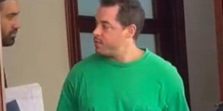 Juez pospone coerción a acusado de lanzar perra desde torre en Bella Vista