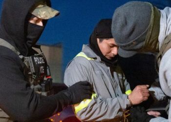 Jueza permite al IRS compartir datos con ICE para deportaciones