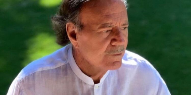 Julio Iglesias compra mansión en pueblo gallego