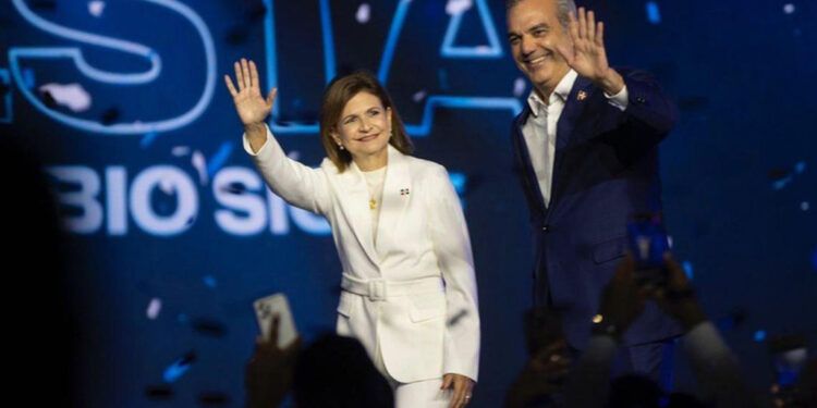 Juramentación de Abinader y Peña será en el Teatro Nacional