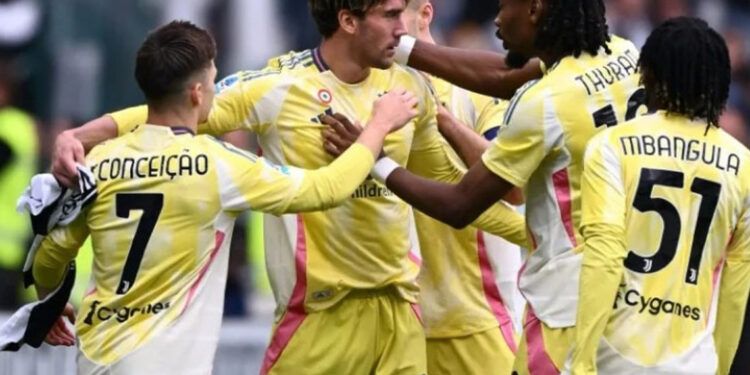 Juventus empata 1-1 y se aleja del líder Nápoles