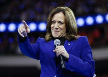 Kamala Harris advierte que otro mandato de Trump hará retroceder a EE.UU.