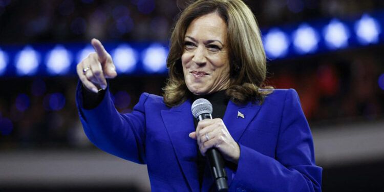 Kamala Harris advierte que otro mandato de Trump hará retroceder a EE.UU.