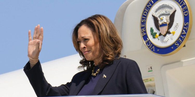 Kamala Harris recorre estados clave y apela al voto latino tras debate presidencial
