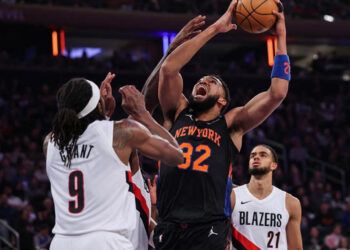 Karl-Anthony Towns domina los rebotes y lidera victoria de los Knicks