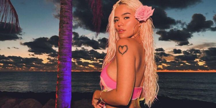 Karol G gana primera estatuilla en Premios Juventud 2025 con “Si antes te hubiera conocido”