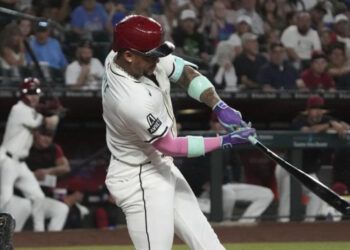 Marte y Perdomo jonronean, pero Diamondbacks caen ante Rangers
