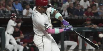 Marte y Perdomo jonronean, pero Diamondbacks caen ante Rangers