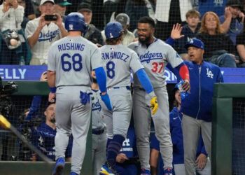 Kiké Hernández da jonrón y Dodgers vencen 3-2 a Marineros