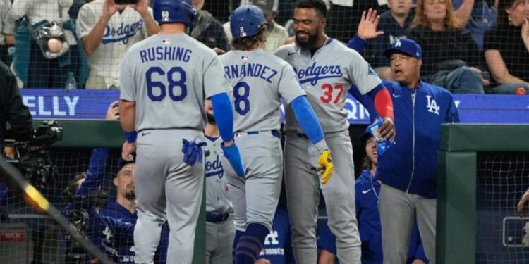 Kiké Hernández da jonrón y Dodgers vencen 3-2 a Marineros