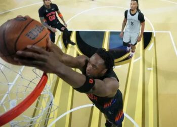 Knicks remontan a Spurs y ganan la Copa de la NBA