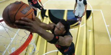 Knicks remontan a Spurs y ganan la Copa de la NBA