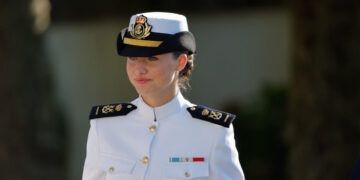 La princesa Leonor inicia con ilusión su formación militar en la Escuela Naval